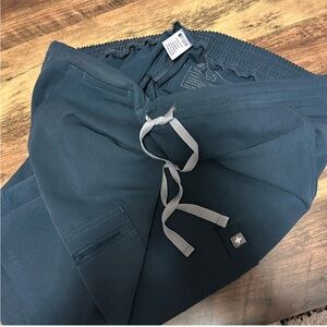 Figs dark harbor yola size medium